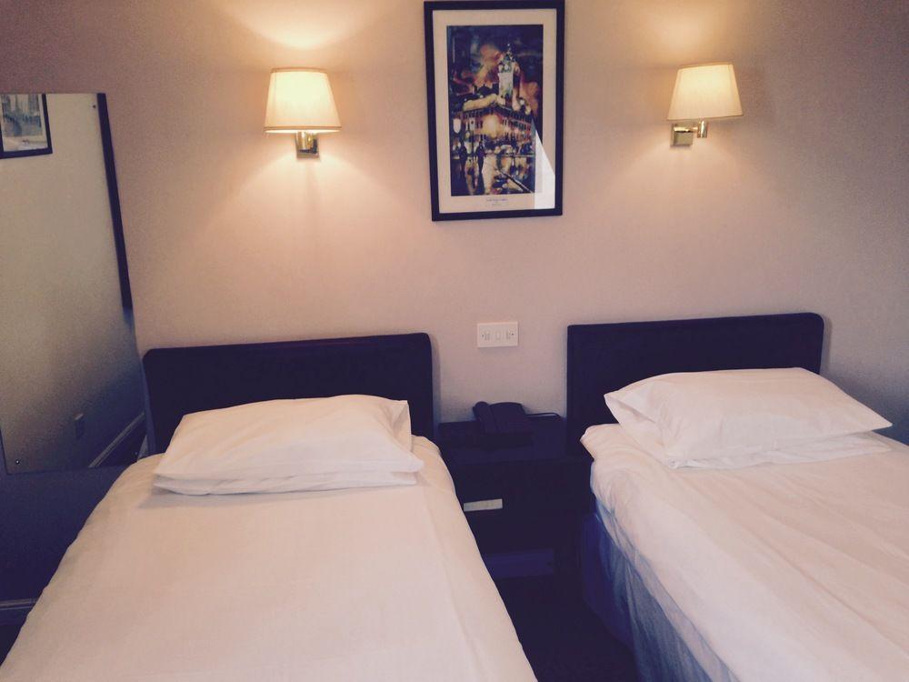 The County Hotel ดาลคีธ ภายนอก รูปภาพ
